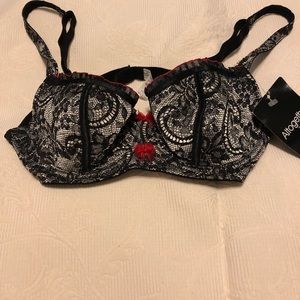 Gossard lace and ruffle underwire bra 34A NWT